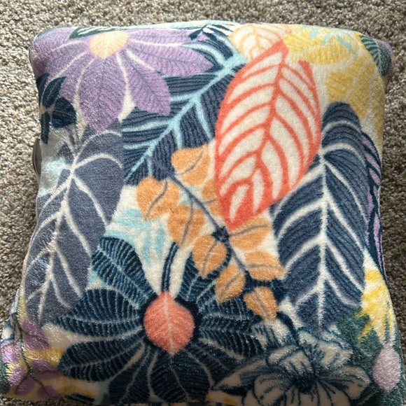 Vera Bradley Palm Floral Outlet Throw Blanket
in Fleece nwt - Picture 7 of 8